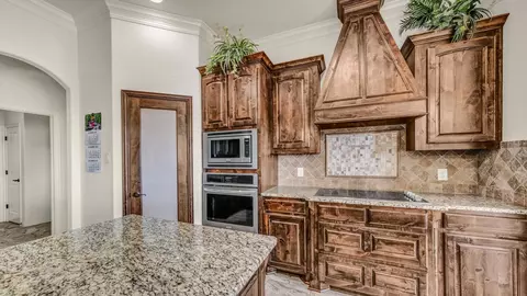 Kitchen - 136 Spring Meadow Dr, Springtown, TX 76082 photo 4 of 7