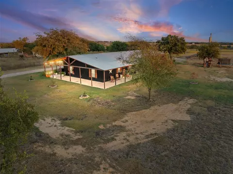 270 Thunder Rd, Milford, TX 76670