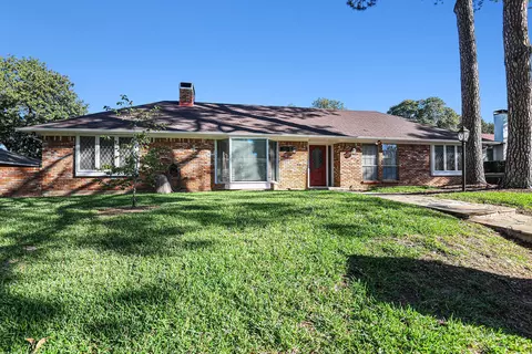 829 Skylark Dr, Denton, TX 76205