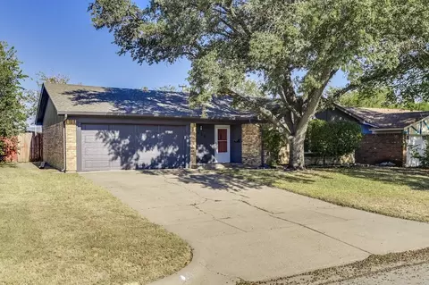 630 Barkridge Trl, Burleson, TX 76028
