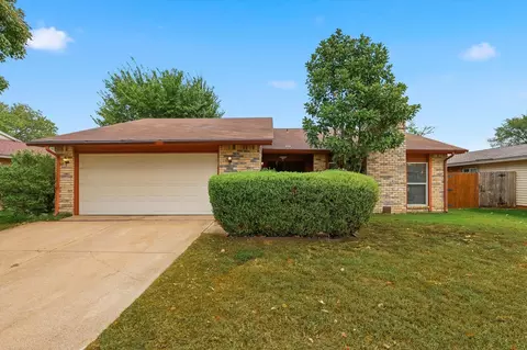 2705 Treeview Dr, Arlington, TX 76016