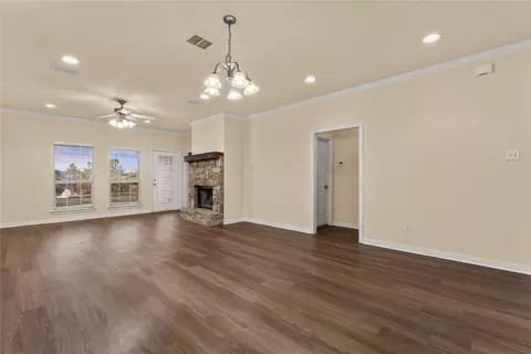 Living - 3005 Pinto Loop, Robinson, TX 76706 photo 2 of 8
