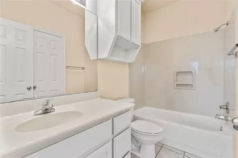 Bath - 3005 Pinto Loop, Robinson, TX 76706 photo 2 of 3