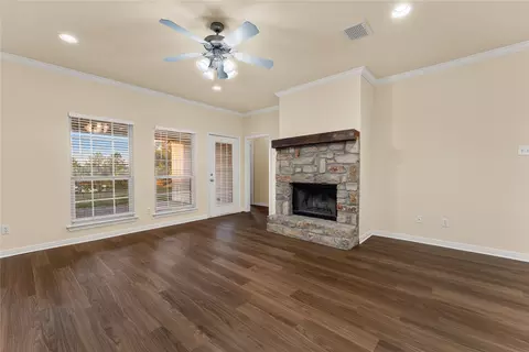 Living - 3005 Pinto Loop, Robinson, TX 76706 photo 3 of 8