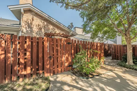 2524 Shady Ridge Dr, Bedford, TX 76021