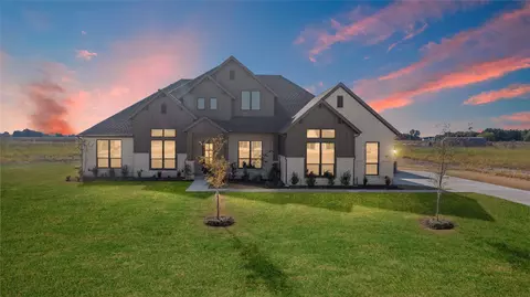 137 Lila Lake Dr, Waxahachie, TX 75165