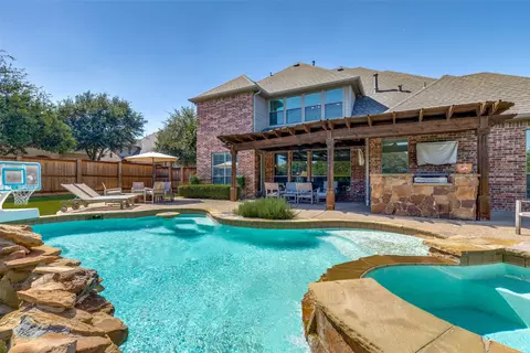 Exterior - 9155 Calvert Rd, Lantana, TX 76226 photo 6 of 7
