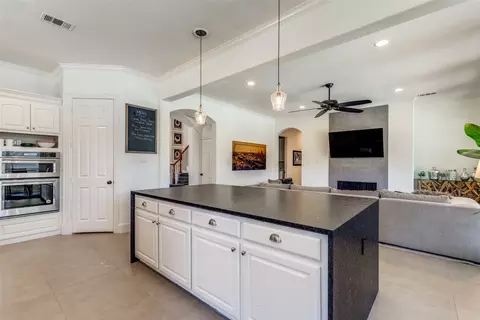 Kitchen - 9155 Calvert Rd, Lantana, TX 76226 photo 4 of 5