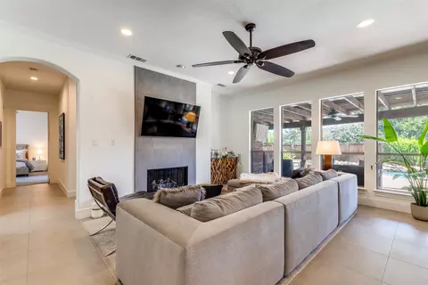 Living - 9155 Calvert Rd, Lantana, TX 76226 photo 1 of 4