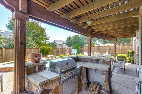 Exterior - 9155 Calvert Rd, Lantana, TX 76226 photo 3 of 7
