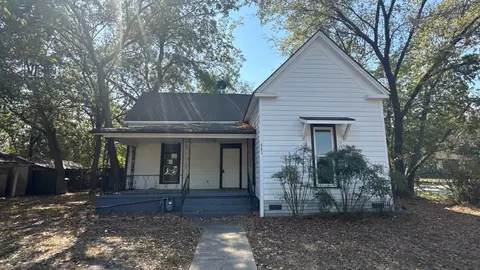 621 W 12th St, Bonham, TX 75418