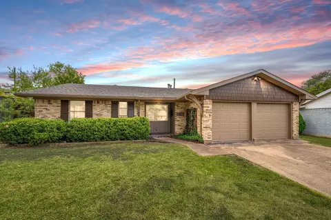 9811 Kingsman Dr, Dallas, TX 75228