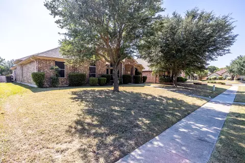 928 Trinity Dr, Lancaster, TX 75146