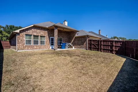 Exterior - 928 Trinity Dr, Lancaster, TX 75146 photo 4 of 4