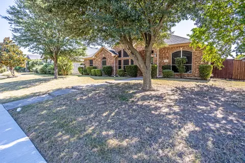 Exterior - 928 Trinity Dr, Lancaster, TX 75146 photo 2 of 4