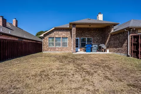 Exterior - 928 Trinity Dr, Lancaster, TX 75146 photo 3 of 4