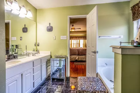 Entry Way - 928 Trinity Dr, Lancaster, TX 75146 photo 2 of 2
