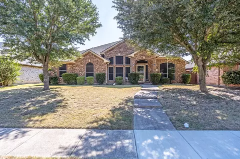 Exterior - 928 Trinity Dr, Lancaster, TX 75146 photo 1 of 4