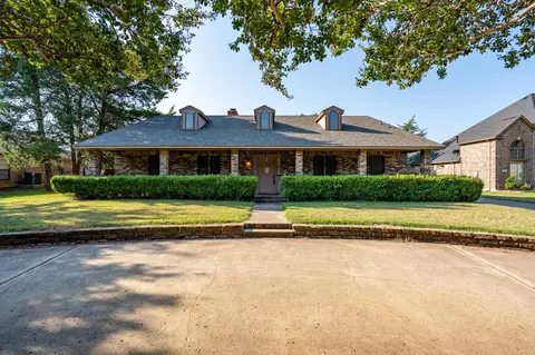 1204 W Pleasant Run Rd, Desoto, TX 75115