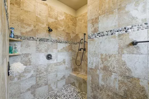 Bath - 735 Gresham Ln, Jacksboro, TX 76458 photo 3 of 5