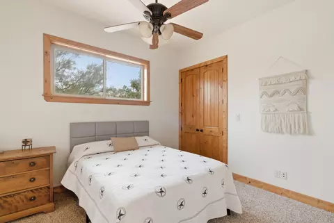 Bedroom - 735 Gresham Ln, Jacksboro, TX 76458 photo 2 of 4