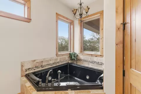 Bath - 735 Gresham Ln, Jacksboro, TX 76458 photo 2 of 5