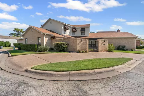 32 One Main Pl, Benbrook, TX 76126