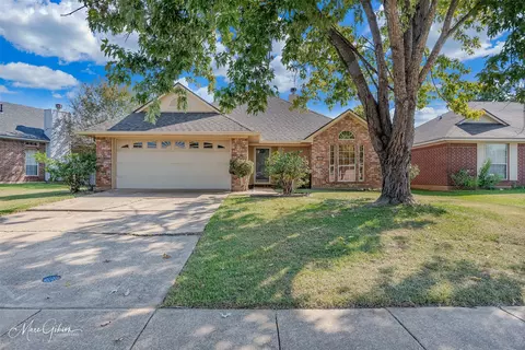 1607 Williamsburg Dr, Bossier City, LA 71112