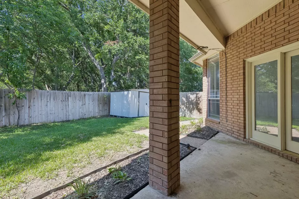 Exterior - 6919 Marina Shores Ct, Arlington, TX 76016 photo 3 of 4