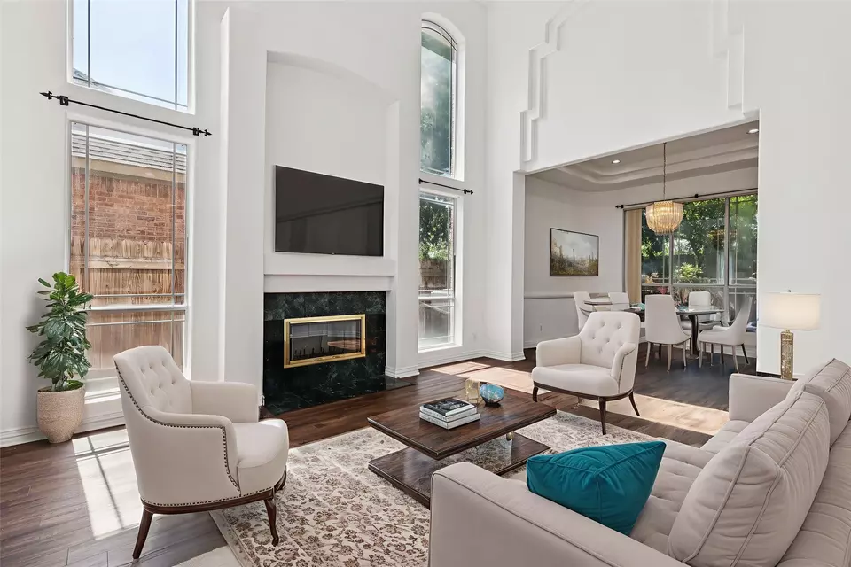 Living - 6919 Marina Shores Ct, Arlington, TX 76016 photo 4 of 10