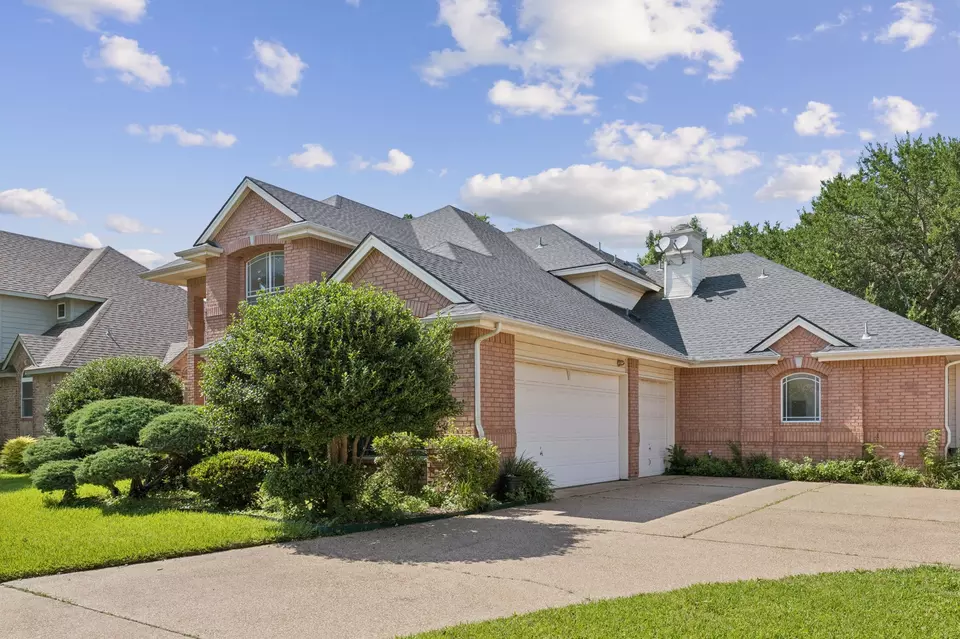 Exterior - 6919 Marina Shores Ct, Arlington, TX 76016 photo 2 of 4