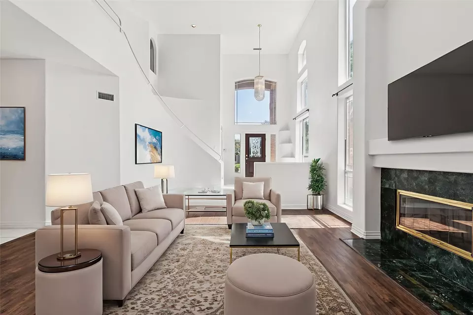 Living - 6919 Marina Shores Ct, Arlington, TX 76016 photo 5 of 10