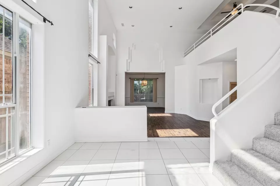 Living - 6919 Marina Shores Ct, Arlington, TX 76016 photo 1 of 10