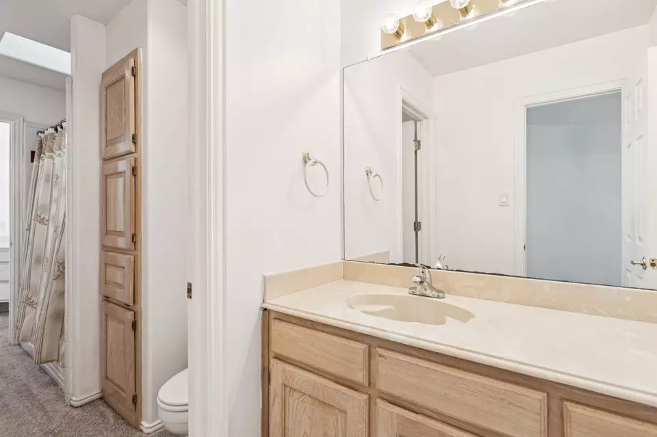 Bath - 6919 Marina Shores Ct, Arlington, TX 76016 photo 4 of 5