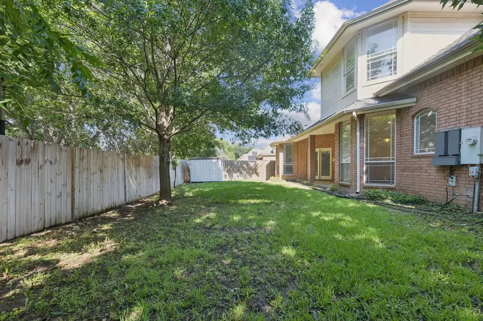 Exterior - 6919 Marina Shores Ct, Arlington, TX 76016 photo 4 of 4