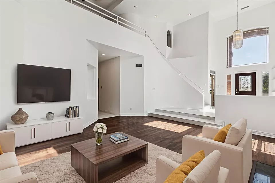 Living - 6919 Marina Shores Ct, Arlington, TX 76016 photo 3 of 10