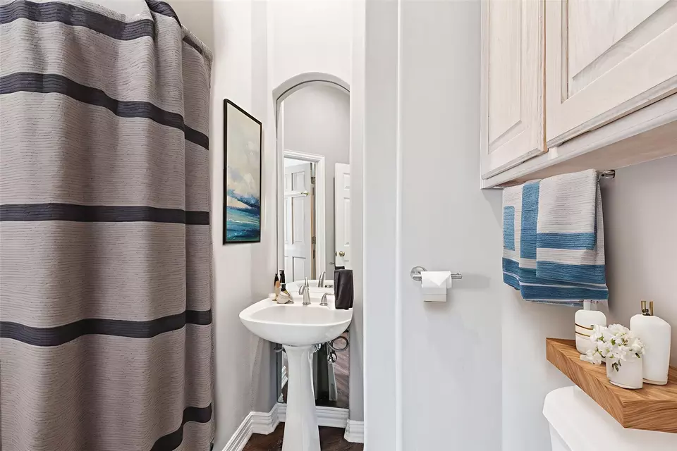 Bath - 6919 Marina Shores Ct, Arlington, TX 76016 photo 1 of 5