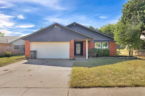 3209 Misty Ct, Bedford, TX 76021