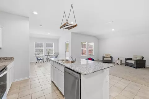 9521 Golden Summit Dr, Fort Worth, TX 76131