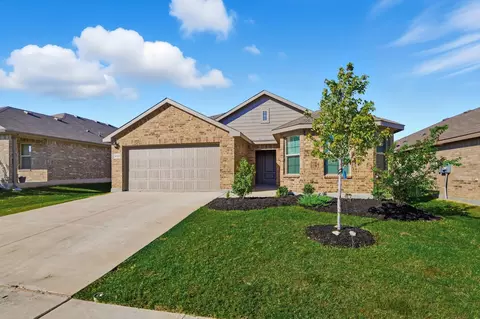 9521 Golden Summit Dr, Fort Worth, TX 76131