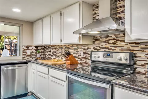 8511 Londonderry Ln, Dallas, TX 75228