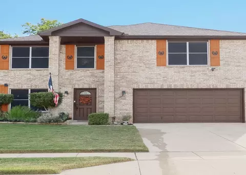 8452 Hawkview Dr, Fort Worth, TX 76179