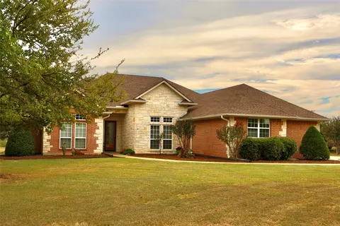 2101 W Emerald Bend Ct, Granbury, TX 76049