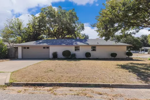 3002 Tanglewood Dr, Commerce, TX 75428 photo 4