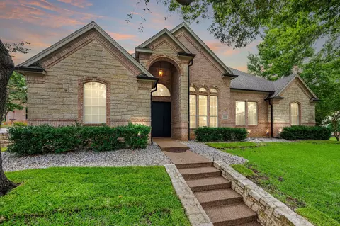 8200 Fenwick Dr, North Richland Hills, TX 76182