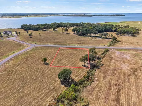 315 Lakewood Ln, Honey Grove, TX 75446