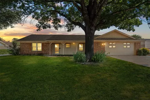 232 Monterrey Dr, Hewitt, TX 76643