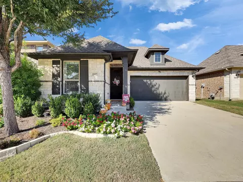 2257 Lobo Ln, Carrollton, TX 75010