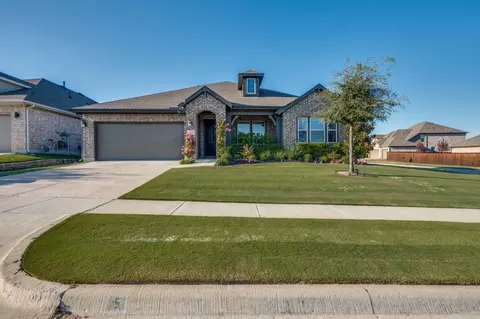 4747 Lake Front Dr, Haltom City, TX 76137