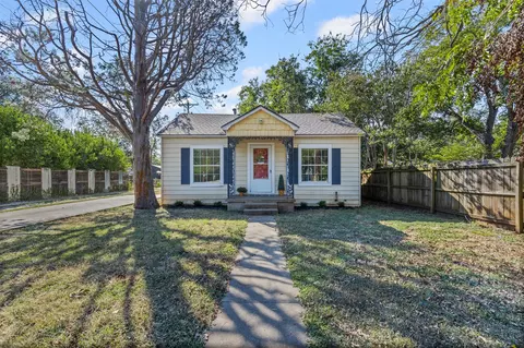 603 W 2nd St, Cleburne, TX 76033